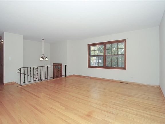 5th image of 1460 Spruce Ave