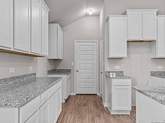 5th image of 8410 Smithers Avenue