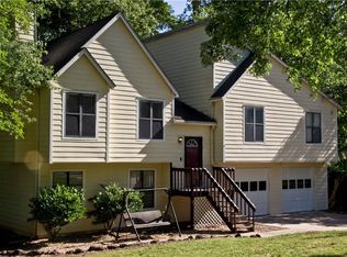 828 Riverstone Ln, Woodstock, GA