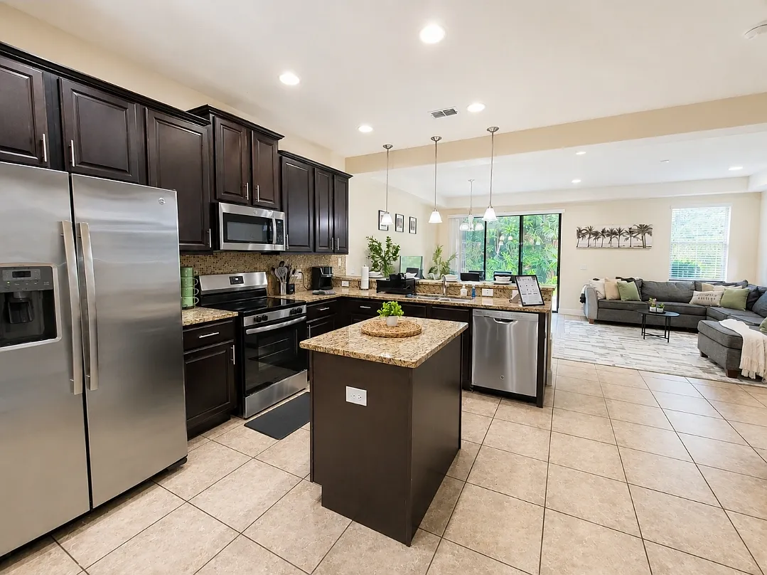 4 bed, 3.5 bath, 2060 sqft, $3,495 — Photo 3