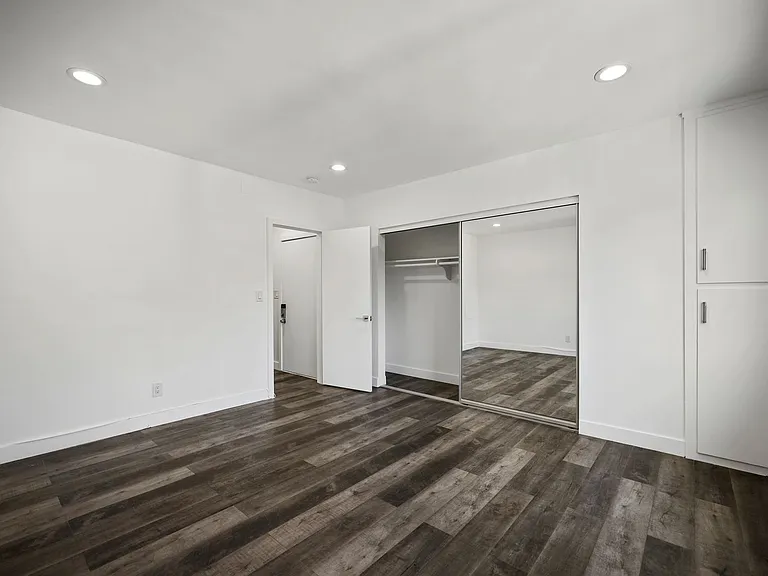 1333 W 36th Place Apartments — Photo 36
