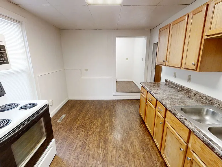 2409 W 9th St — Photo 10