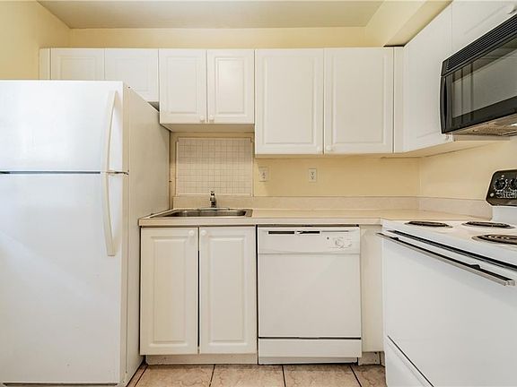 4th image of 322 Oak Rose Ln APT 102