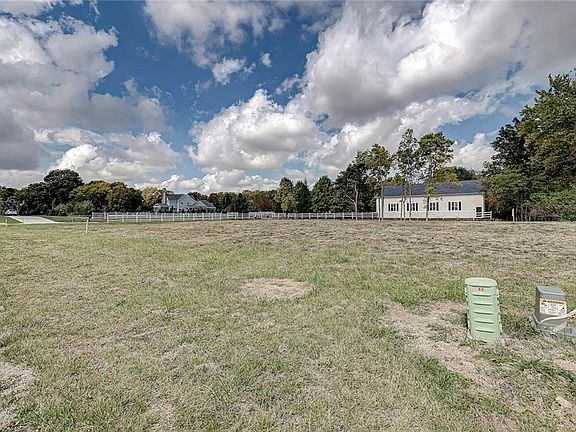 5th image of 15997 Oak Park Ln