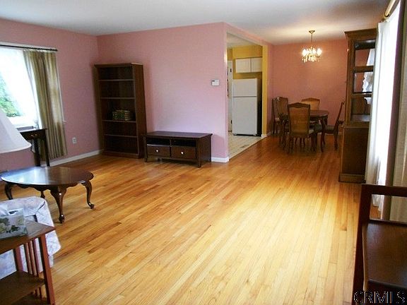 5th image of 7 Patricia Ln