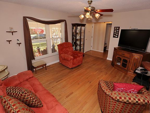 4th image of 2850 Sussex Dr