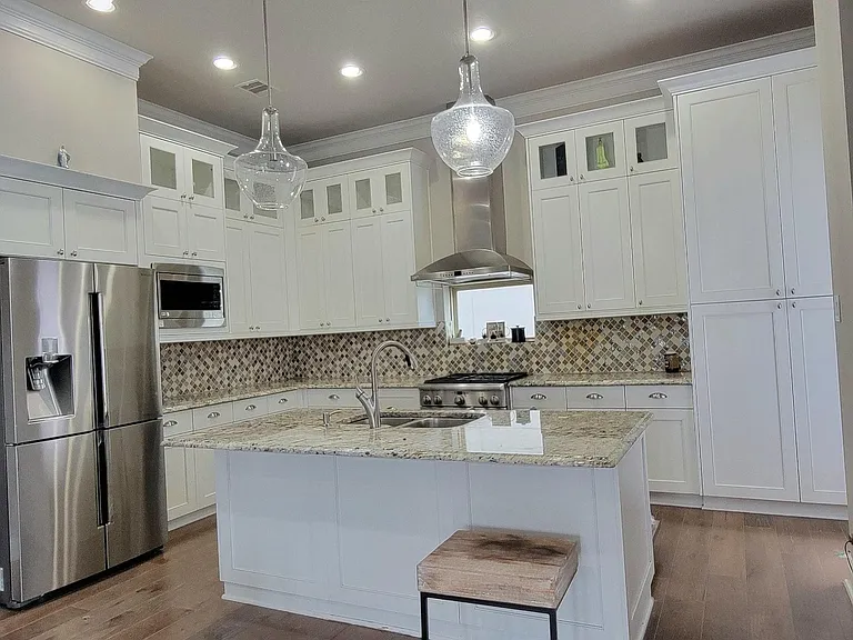1702 Calumet St — Photo 18