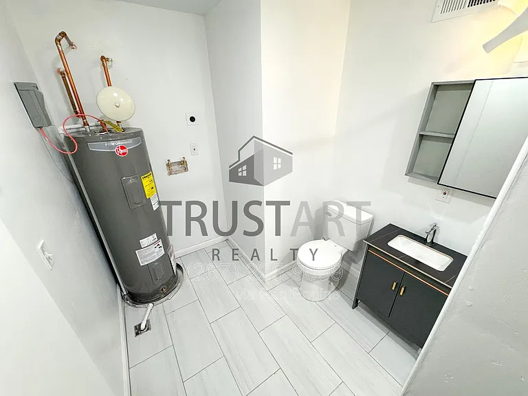 2317 N 15th St #5 — Photo 8