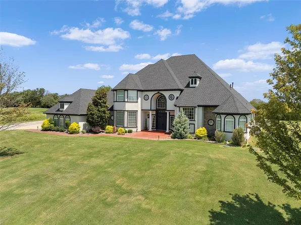 2302 Clubhouse Dr, Blanchard, OK 73010