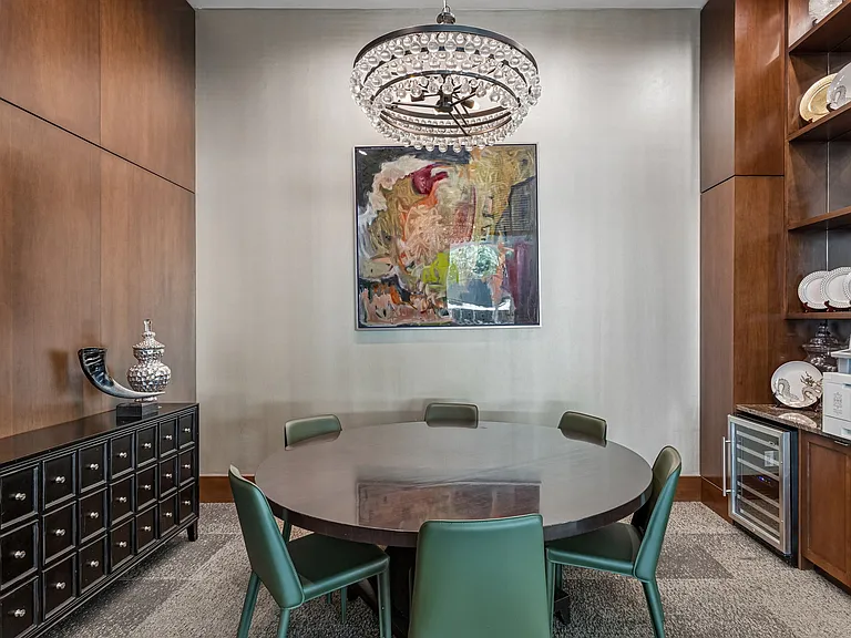 One Dallas Center — Photo 28