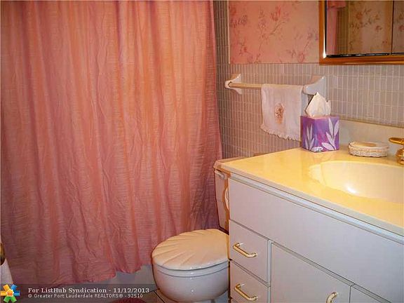 5th image of 2250 NE 66th St APT 1502