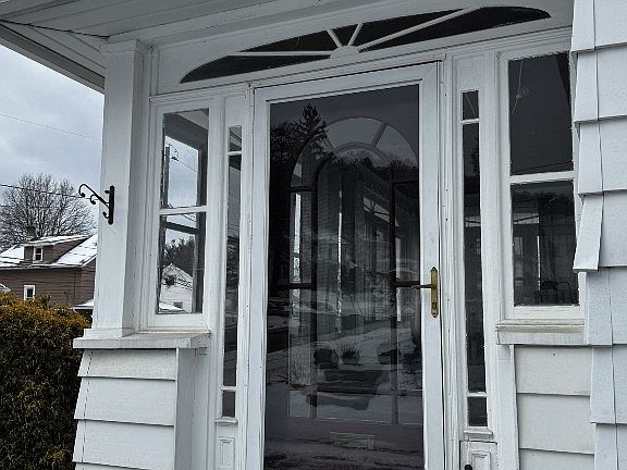 2nd image of 605 Church St