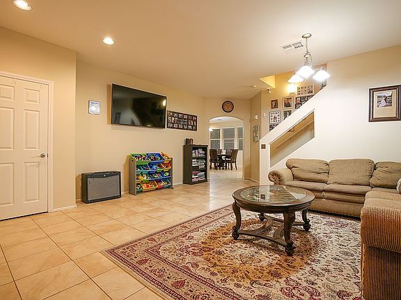 3rd image of 8904 Ochoa St