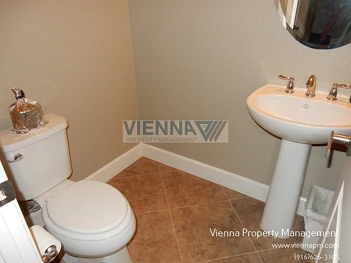 5635 Saratoga Cir — Photo 9