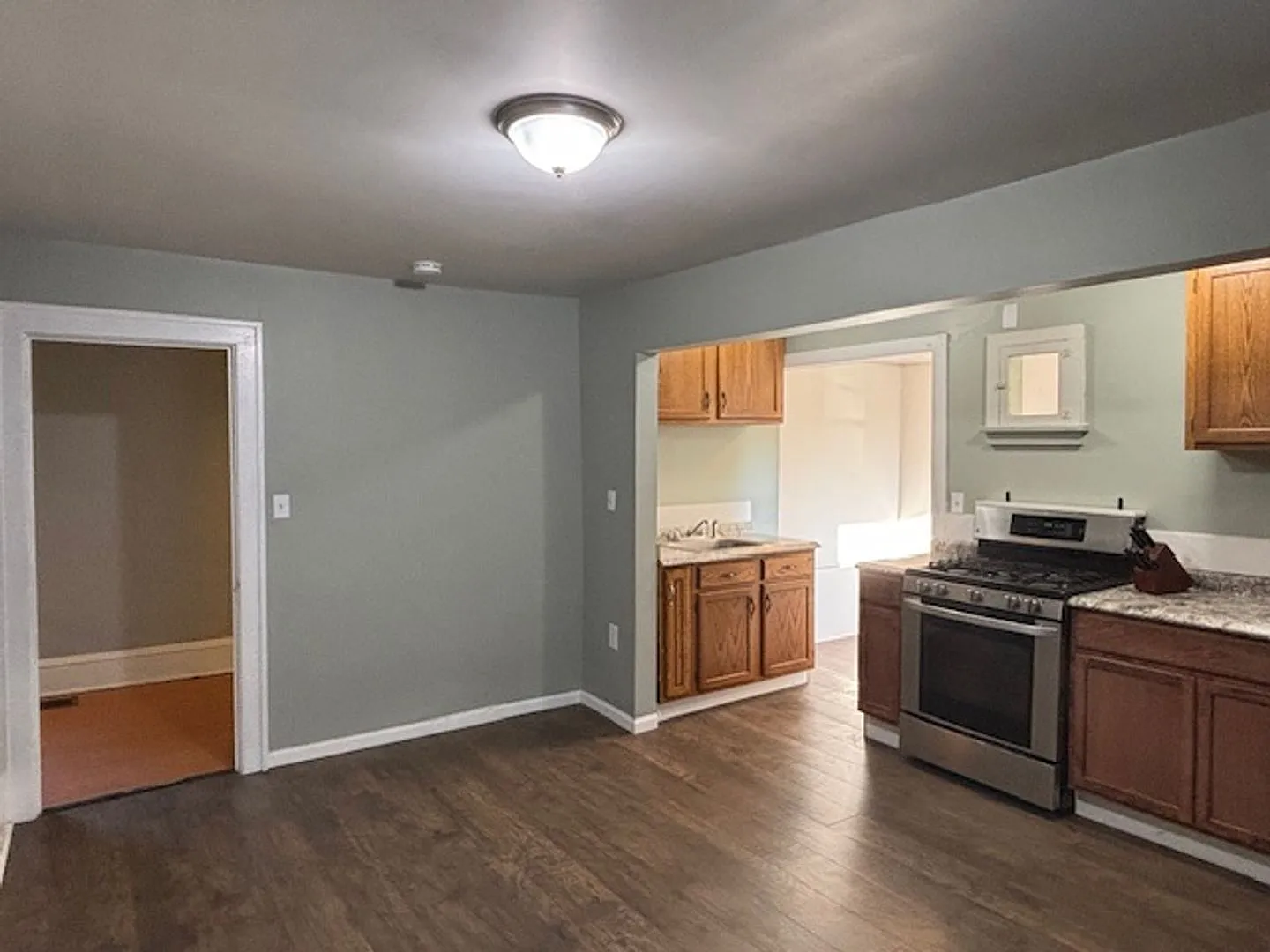 726 Wilson Ave — Photo 3