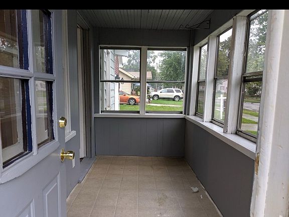 3rd image of 23425 Reynolds Ave