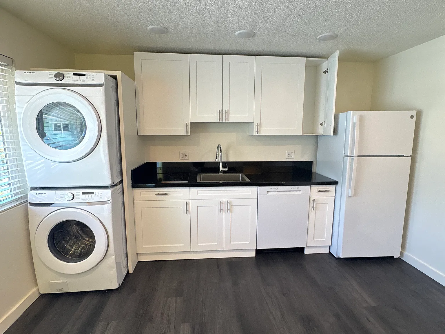 2 bed, $4,000 — Photo 3