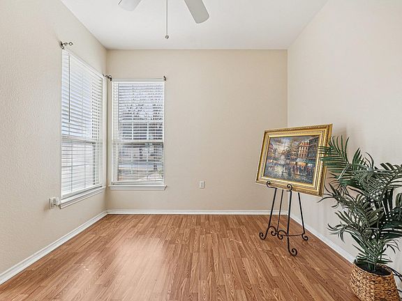 5th image of 323 Crockett Loop