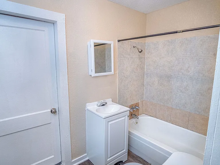 1810 Burnet St — Photo 10