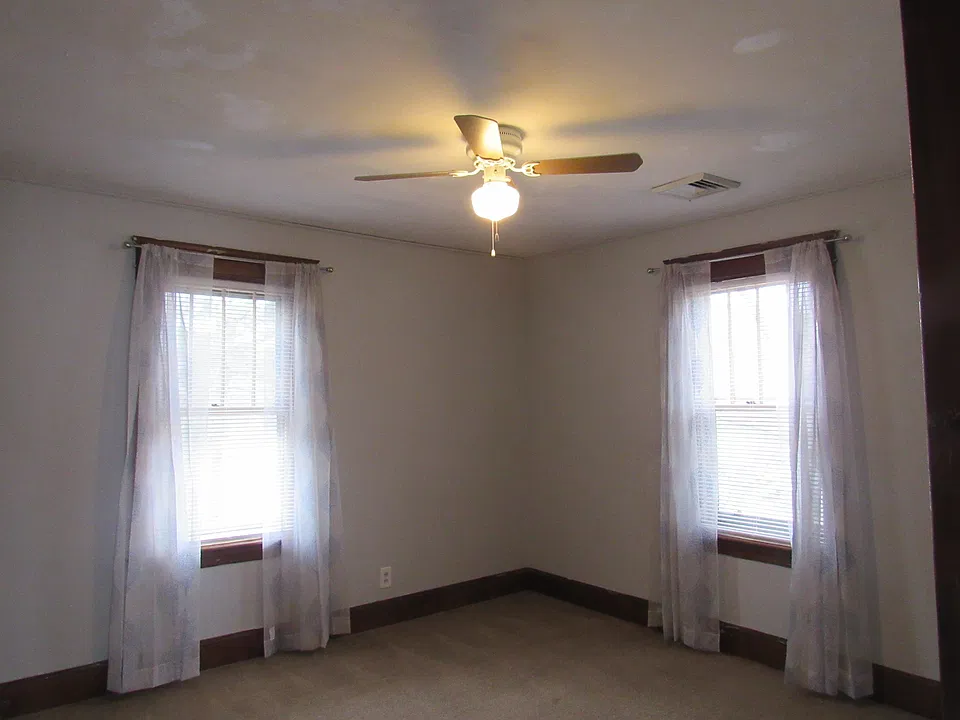 25 Crescent St #1