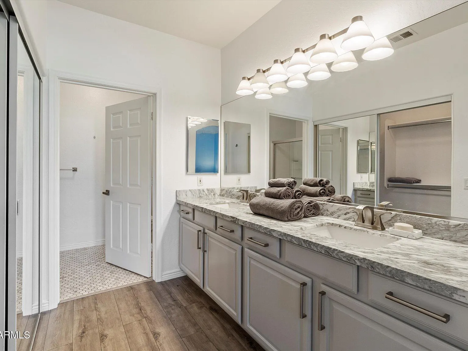 2 bed, 2.0 bath, 1301 sqft, $3,700 — Photo 4