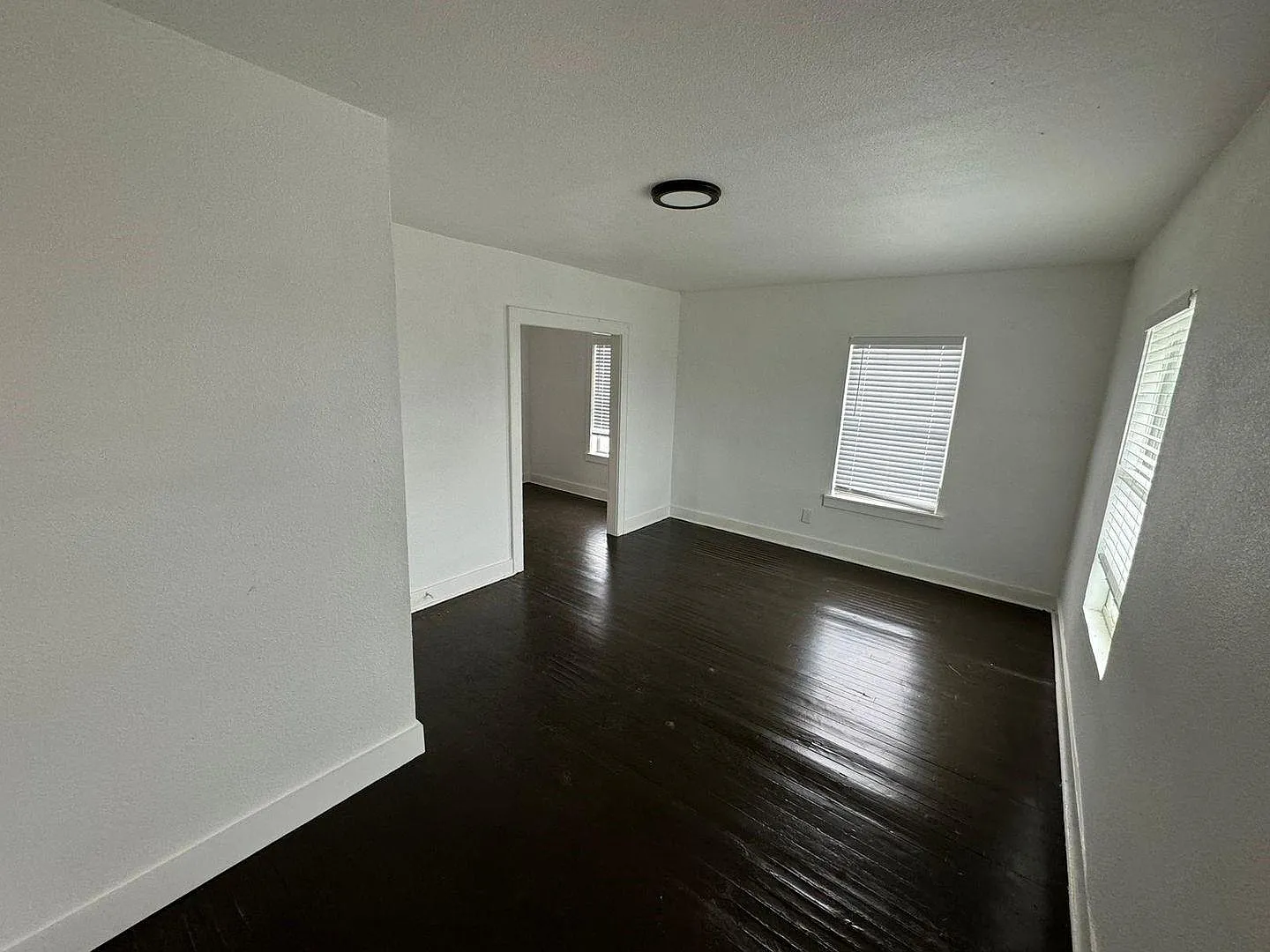2 bed, 1.0 bath, 4268 sqft, $825 — Photo 4