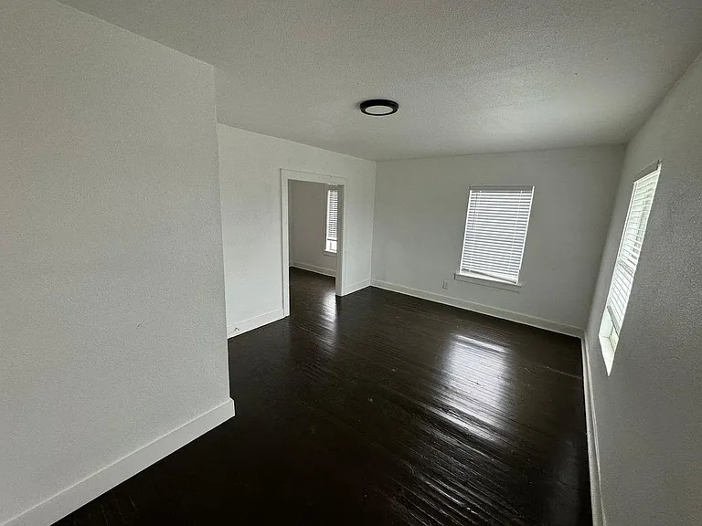 1416 Craig St — Photo 4