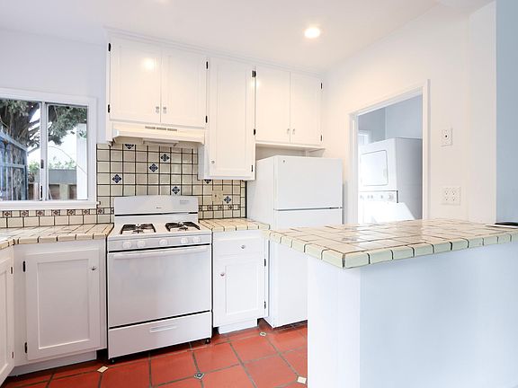 5th image of 526 N Alta Vista Blvd #10