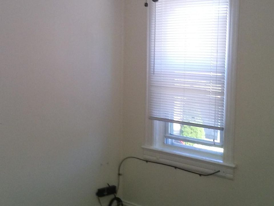 2nd image of 50 Byron St