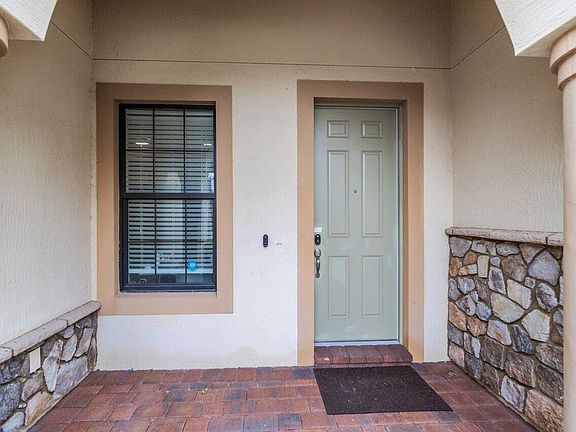5th image of 306 SE Huntington Circle