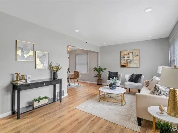 10233 Unicorn Dr, Saint Louis, MO 63137