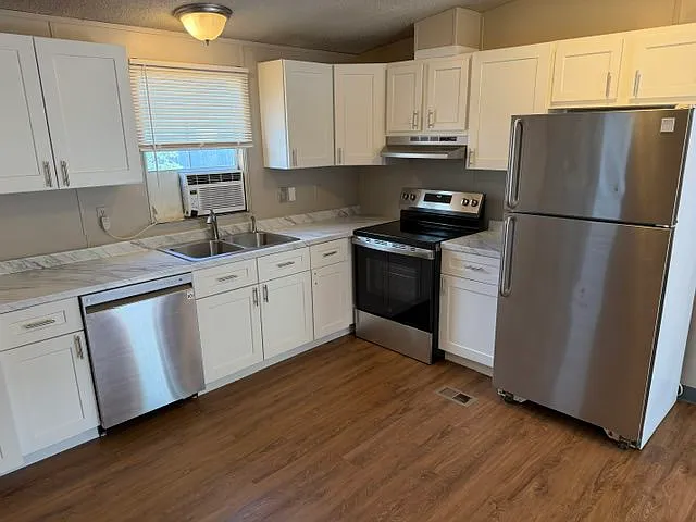 3738 Bellaire Ave — Photo 4