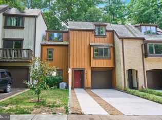 1611 Park Overlook Dr, Reston, VA 20190