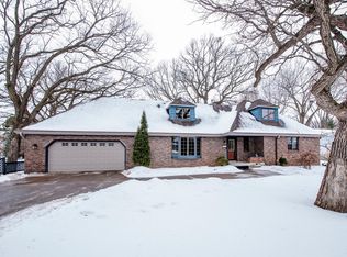 2673 Hazelwood St, Saint Paul, MN 55109