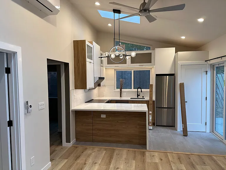 2410B Fleetwood Dr — Photo 5
