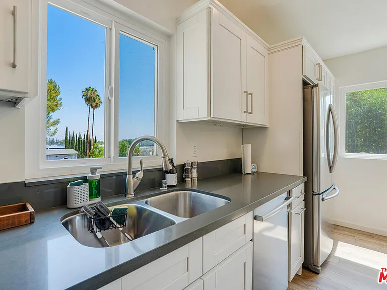 5343 Tendilla Ave — Photo 9