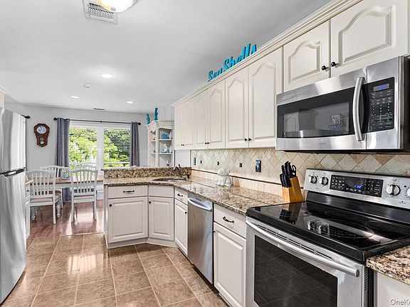 2nd image of 17 Lakeview Drive