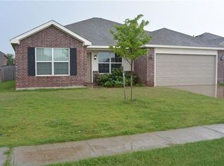 9316 NW 71st St, Yukon, OK 73099