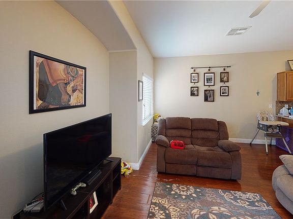 5th image of 1081 Pleasure Ln #103
