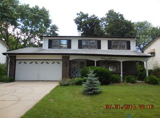 1427 S Chestnut Dr, Mount Prospect, IL