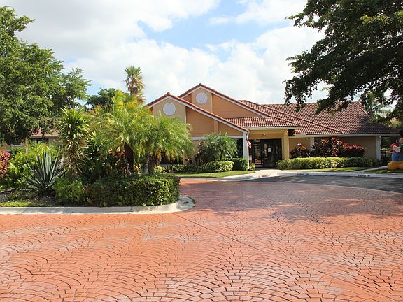 5th image of 5621 Riverside Dr #202A1