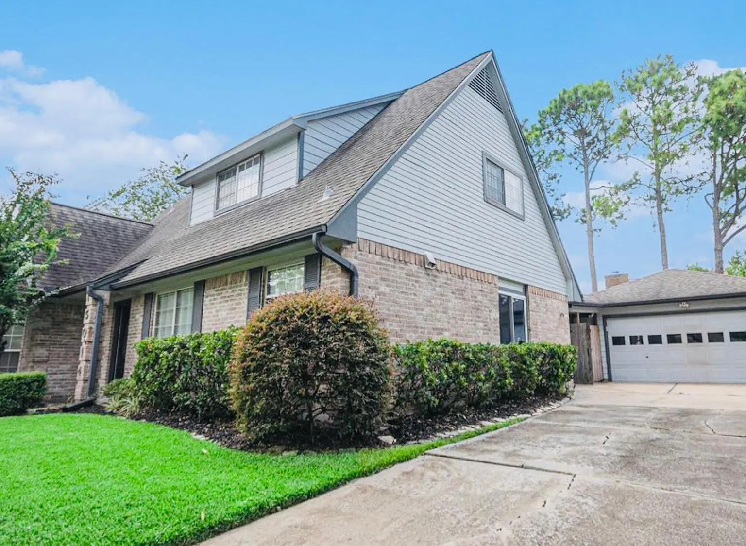 4 bed, 2.5 bath, 2314 sqft, $2,350 — Photo 3