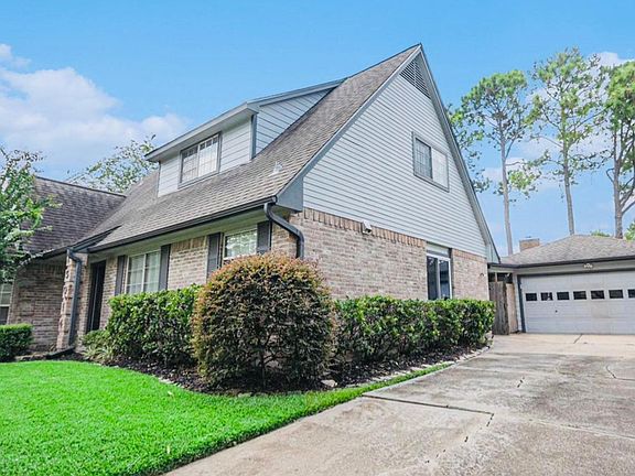 3rd image of 15014 Hollydale Dr