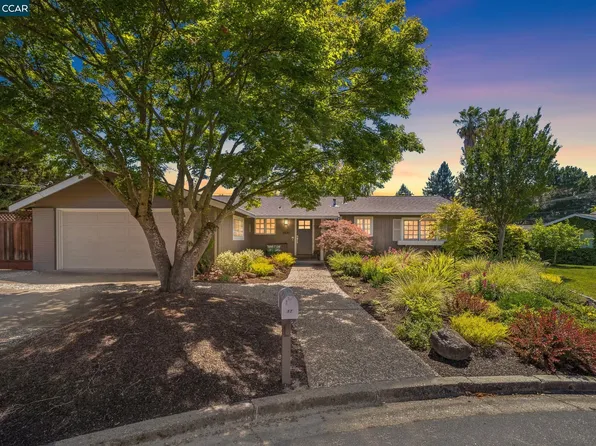 17 Hammond Pl, Moraga, CA 94556