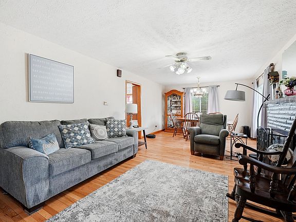 3rd image of 46 Thomas Ave