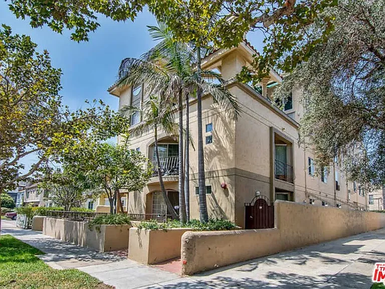 211 S Poinsettia Pl — Photo 2