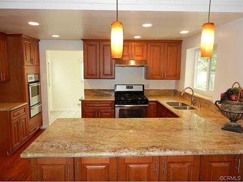 3rd image of 860 Metro Dr