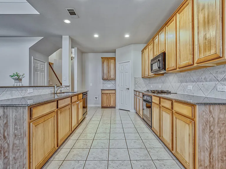 4609 Pine Brook Dr — Photo 11