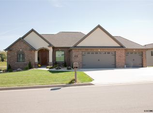 6082 Amber Ridge Dr, Dubuque, IA 52002