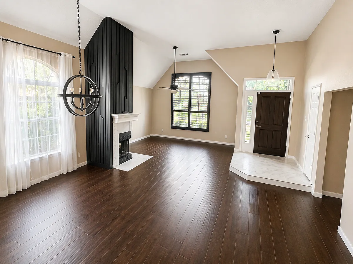 Building Photo - 409 Pecos Trl